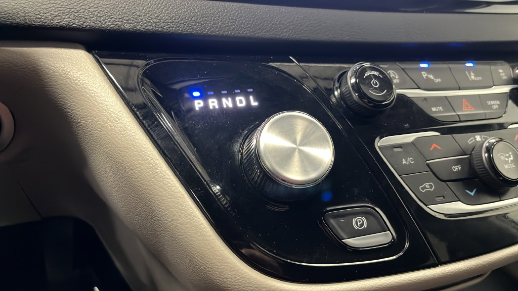 Used 2024 Chrysler Pacifica Touring-L FWD image 18
