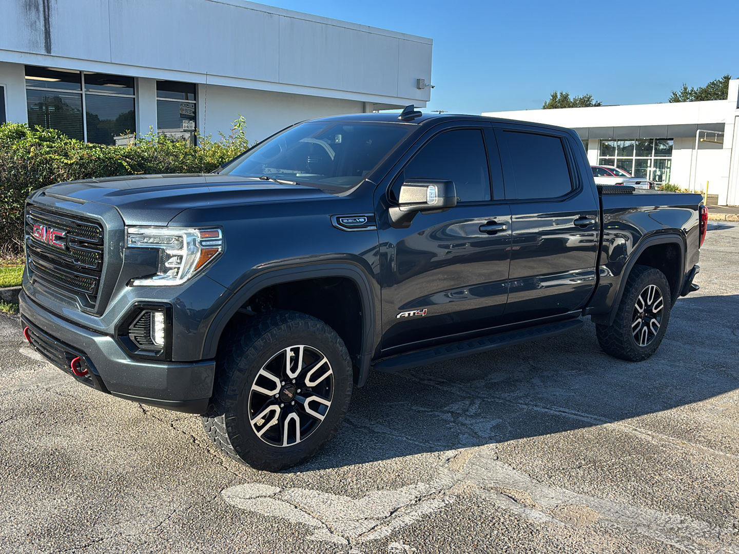 Used 2021 GMC Sierra 1500 AT4 w/ AT4 Preferred Package AWD/4WD image 3