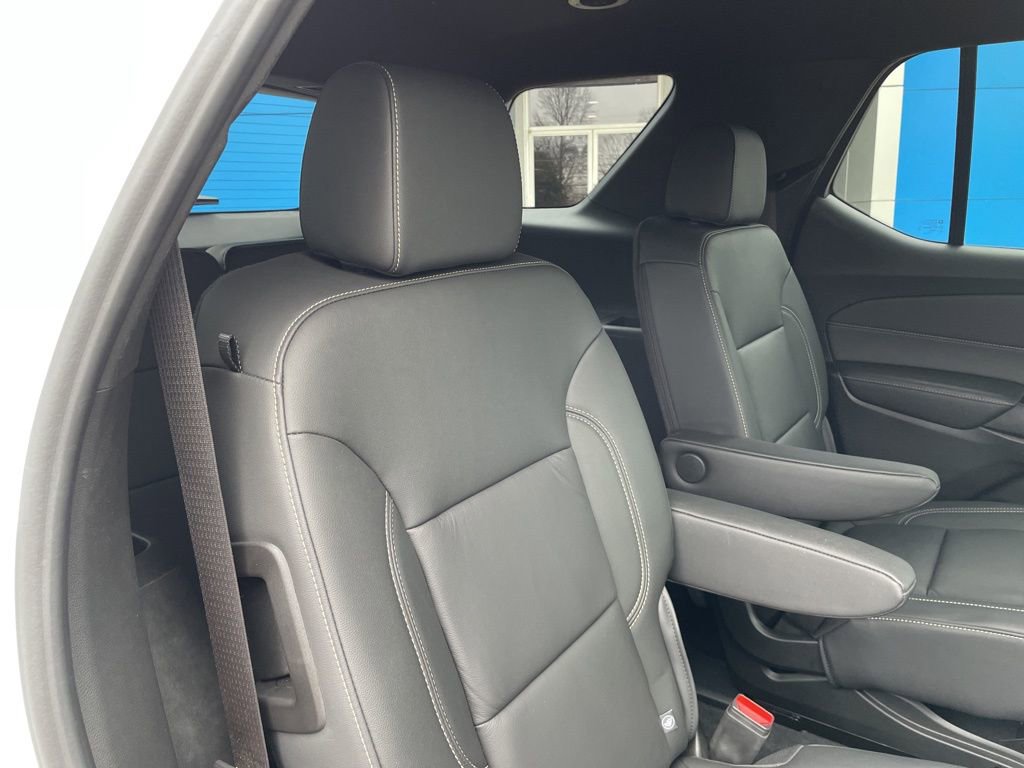 Used 2023 Chevrolet Traverse LT image 32