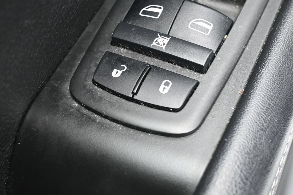 Used 2019 Chrysler Pacifica Touring Plus w/ Advanced Safetytec Group FWD image 15