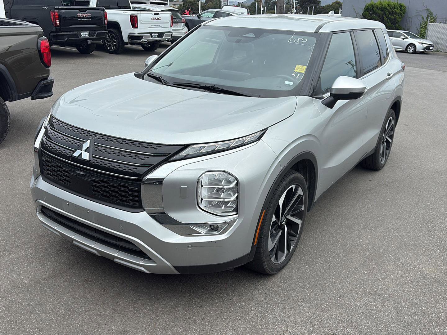 Used 2024 Mitsubishi Outlander SE image 6