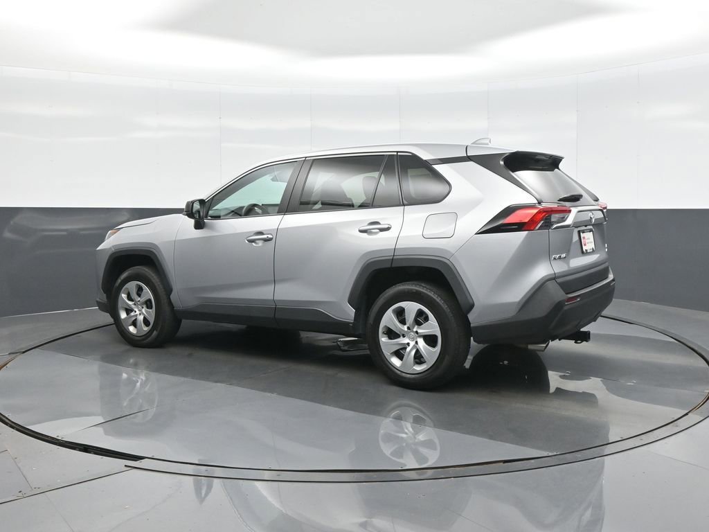 Certified 2022 Toyota RAV4 LE AWD/4WD image 5