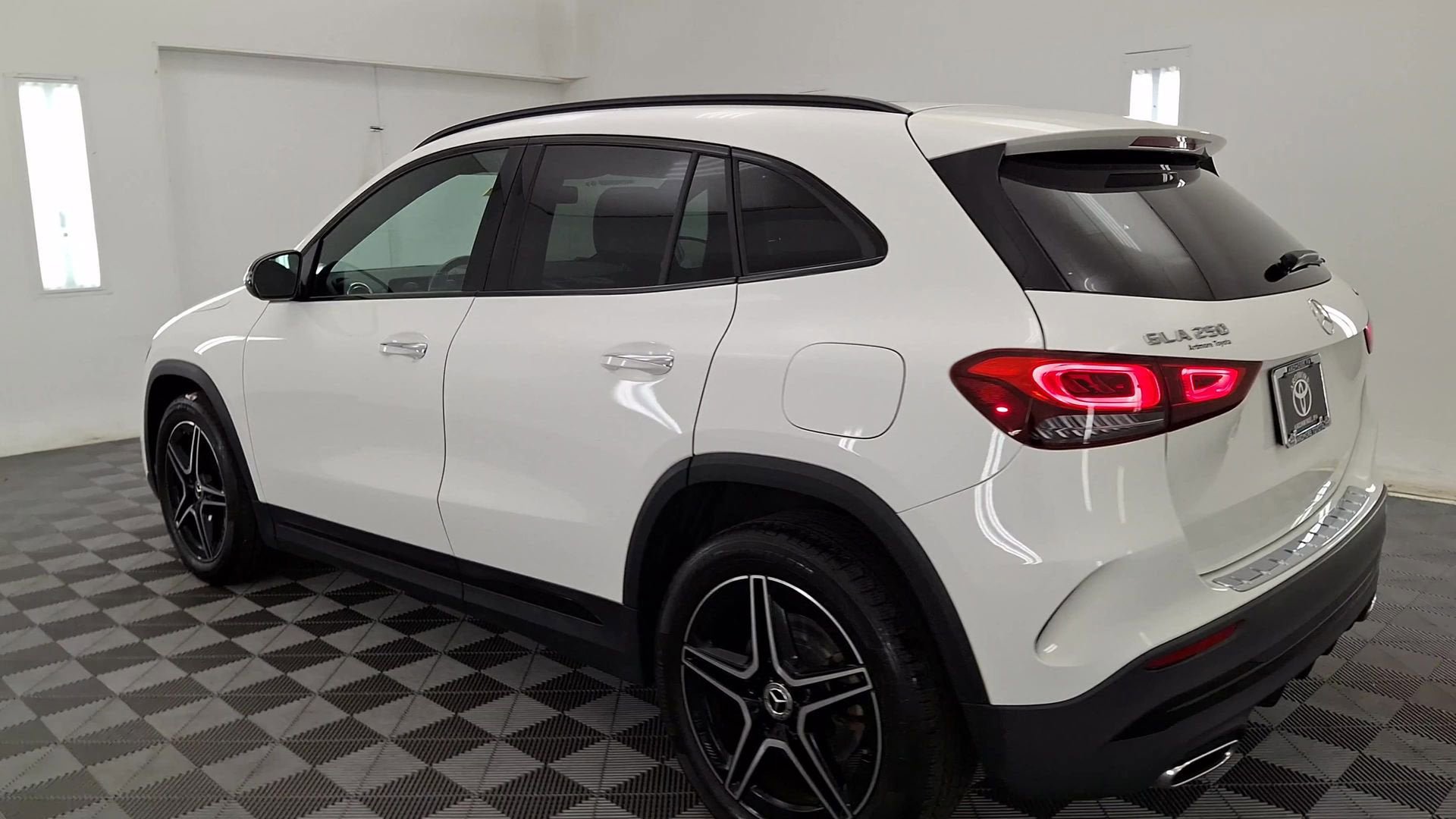 Used 2022 Mercedes-Benz GLA 250 4MATIC image 2