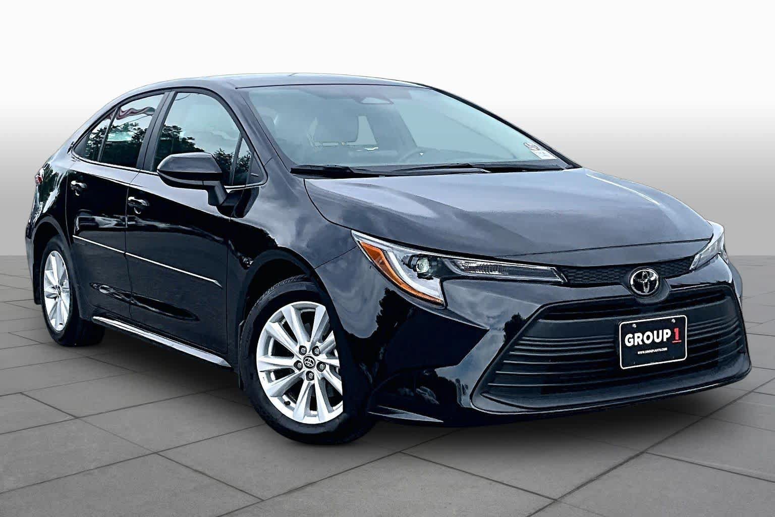 Used 2026 Toyota Corolla LE w/ LE Premium Package FWD image 3