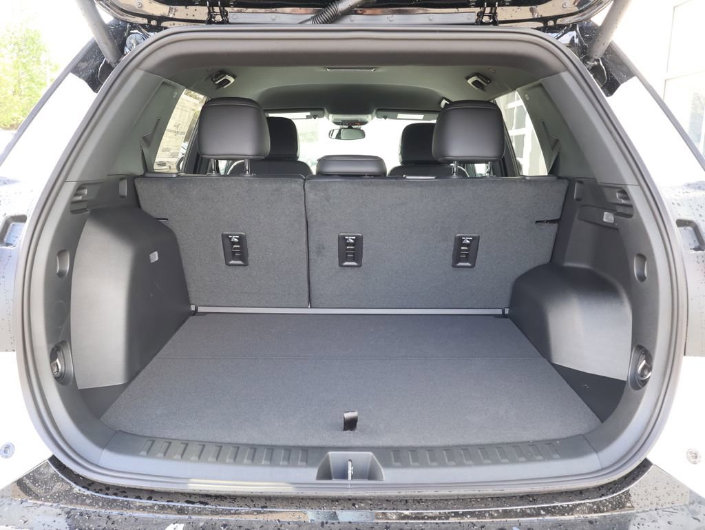 New 2026 GMC Terrain AT4 w/ LPO, Black Badging Package AWD/4WD image 28