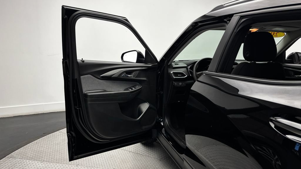 Used 2023 Chevrolet TrailBlazer LT AWD/4WD image 15