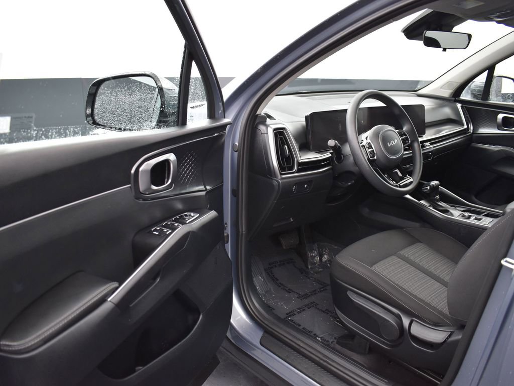 Certified 2025 Kia Sorento LX image 8