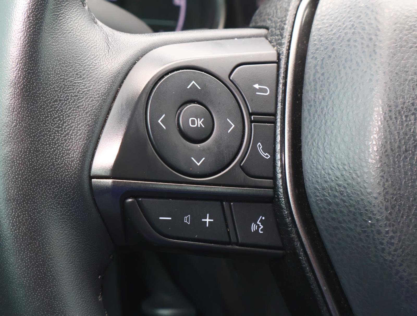 Used 2024 Toyota Camry SE image 25