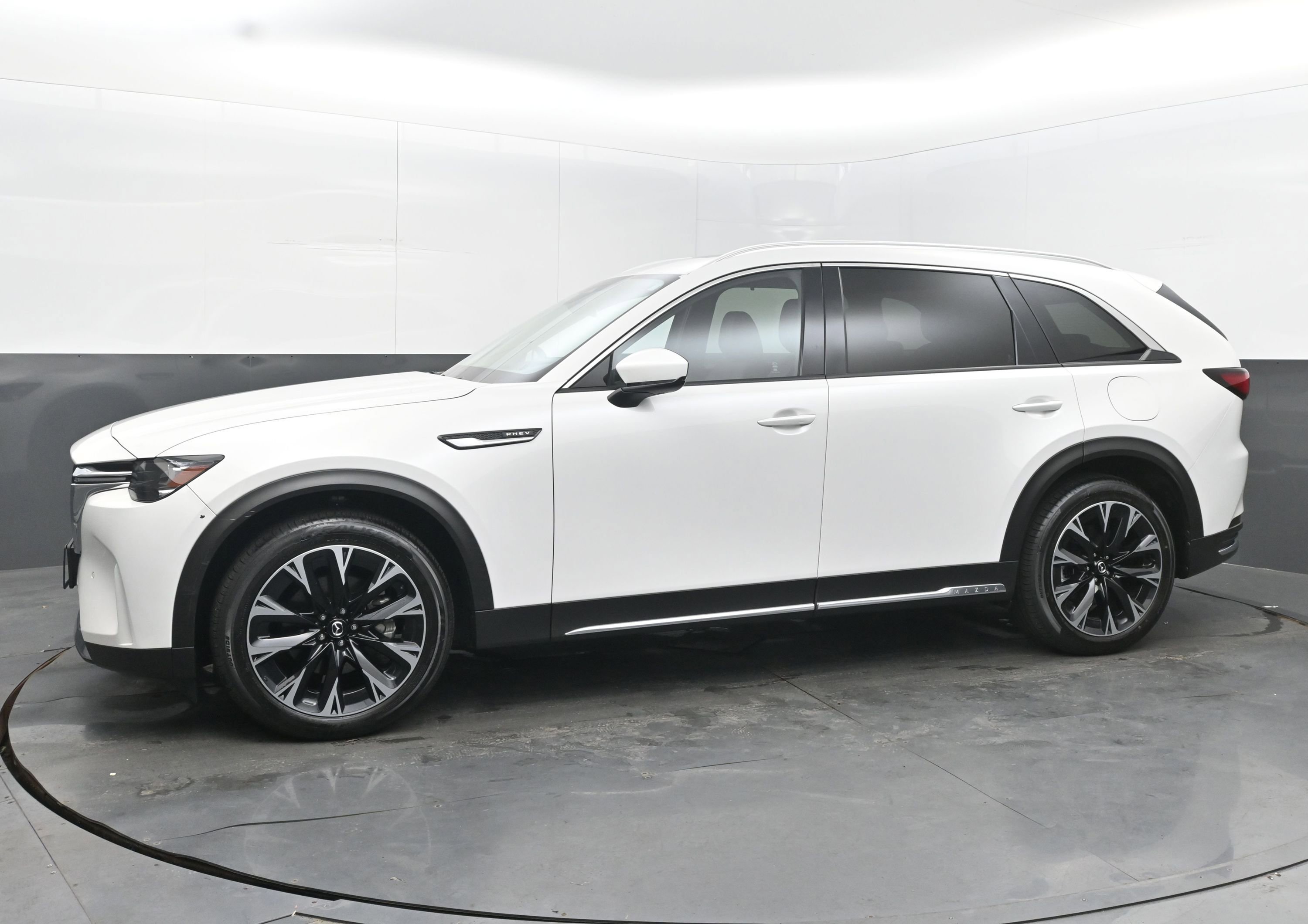 Used 2024 MAZDA CX-90 Plug-In Hybrid w/ Premium Pkg image 5