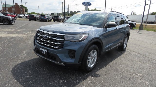 Used 2025 Ford Explorer Active image 3
