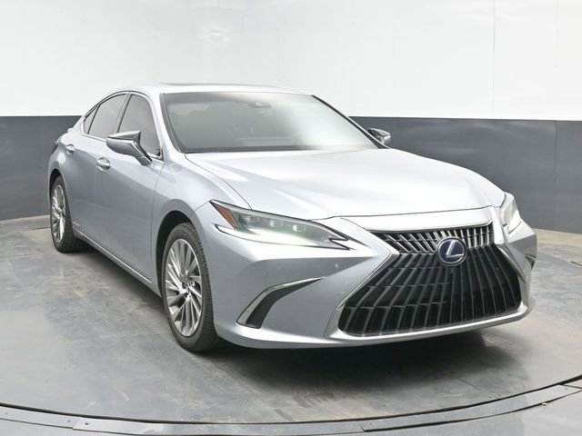 Used 2022 Lexus ES 300h Ultra Luxury w/ Accessory Package 2 FWD image 2