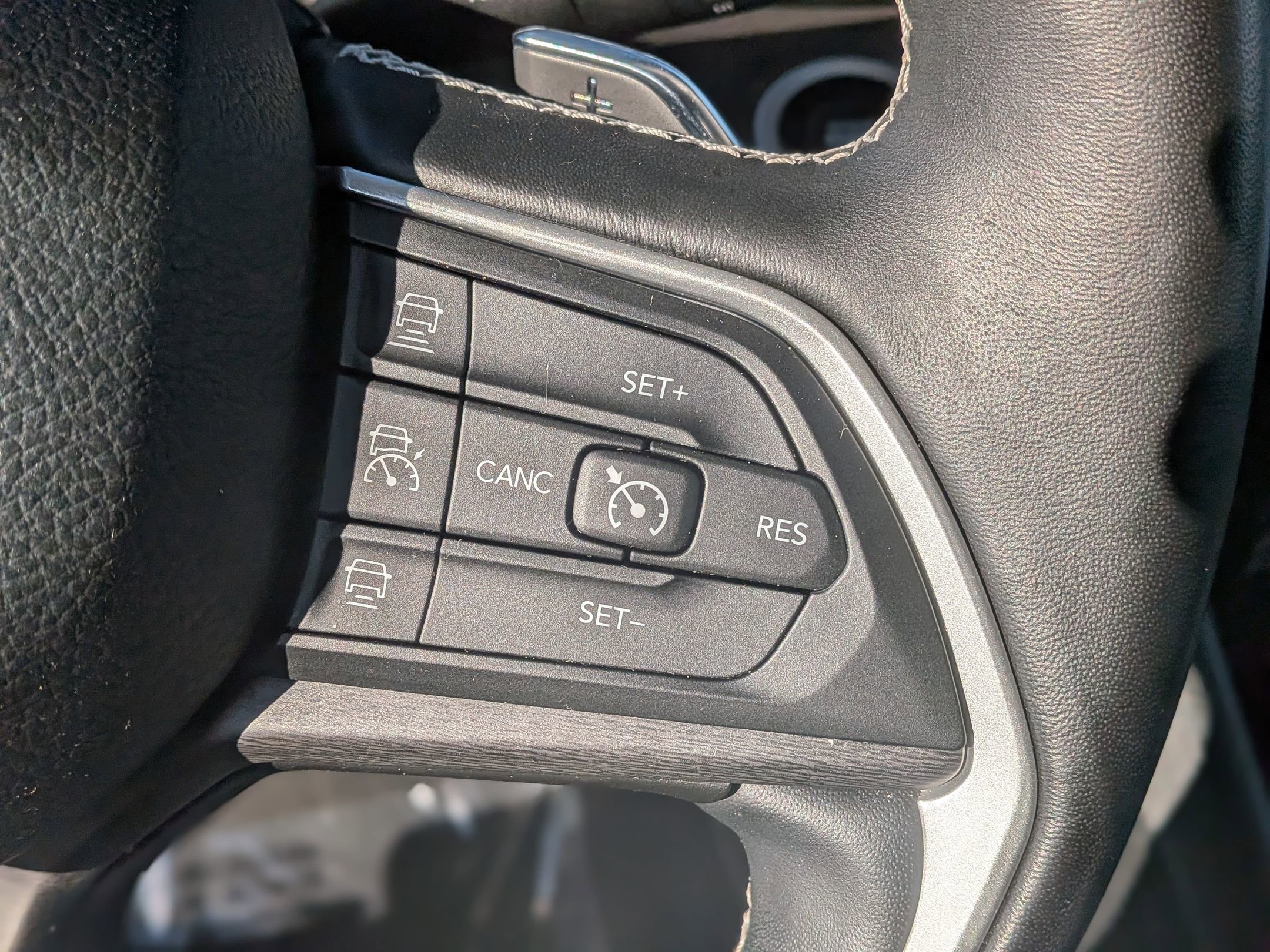 Used 2022 Jeep Grand Cherokee L Limited image 23