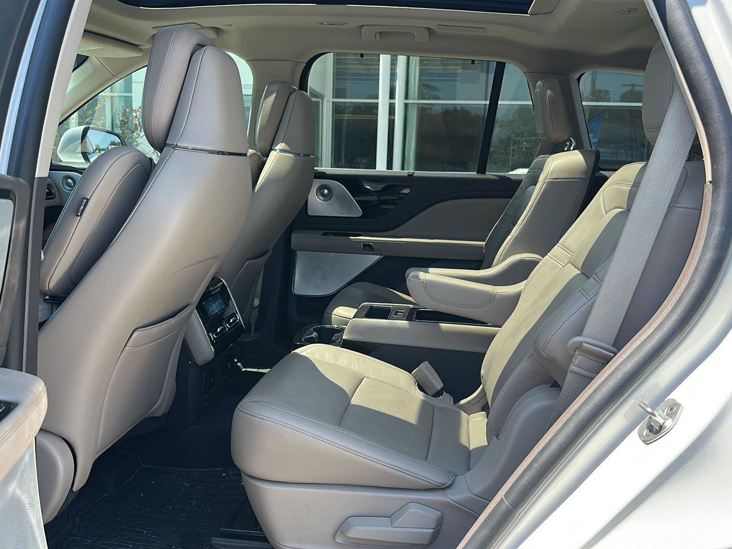 Used 2022 Lincoln Aviator Reserve w/ Equipment Group 201A AWD/4WD image 10
