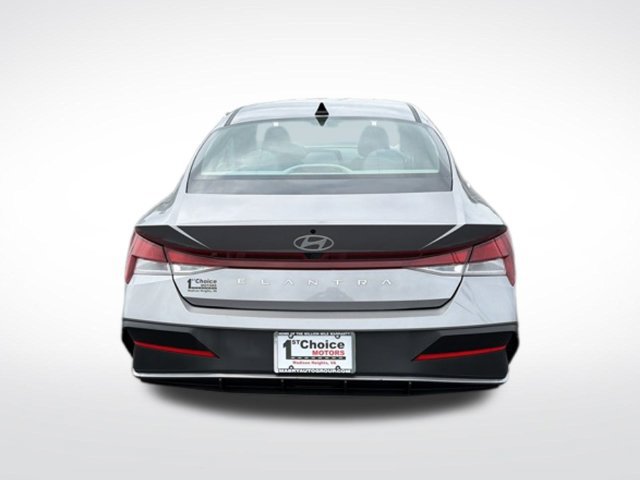 Used 2024 Hyundai Elantra SEL FWD image 5