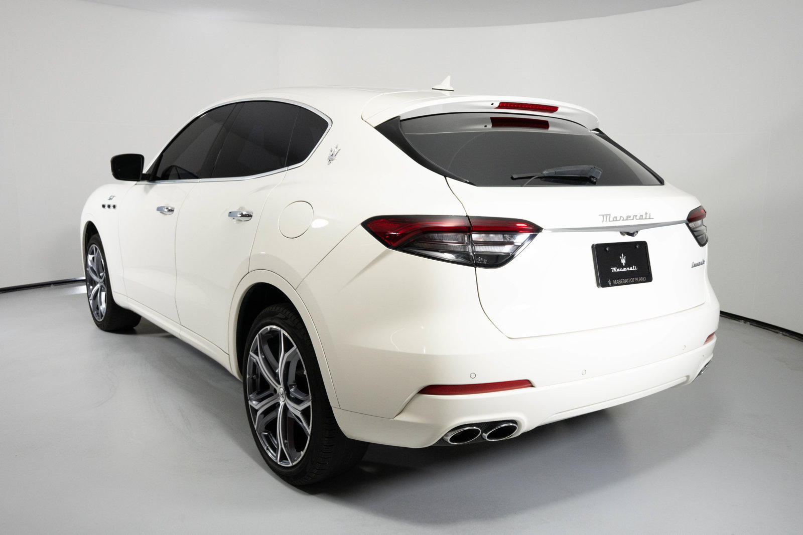 Used 2023 Maserati Levante GT AWD/4WD image 9
