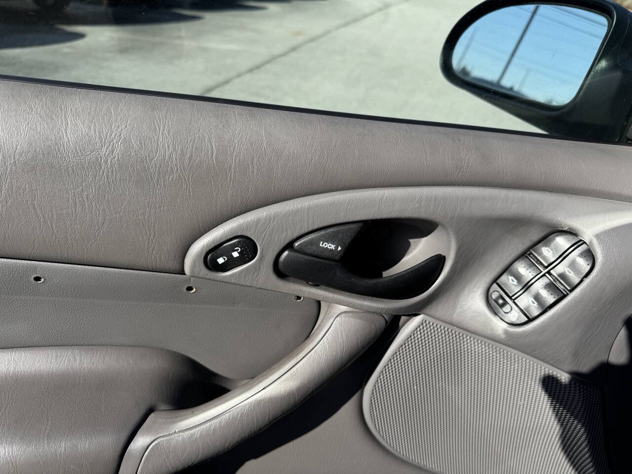 Used 2001 Ford Focus ZTS FWD image 14