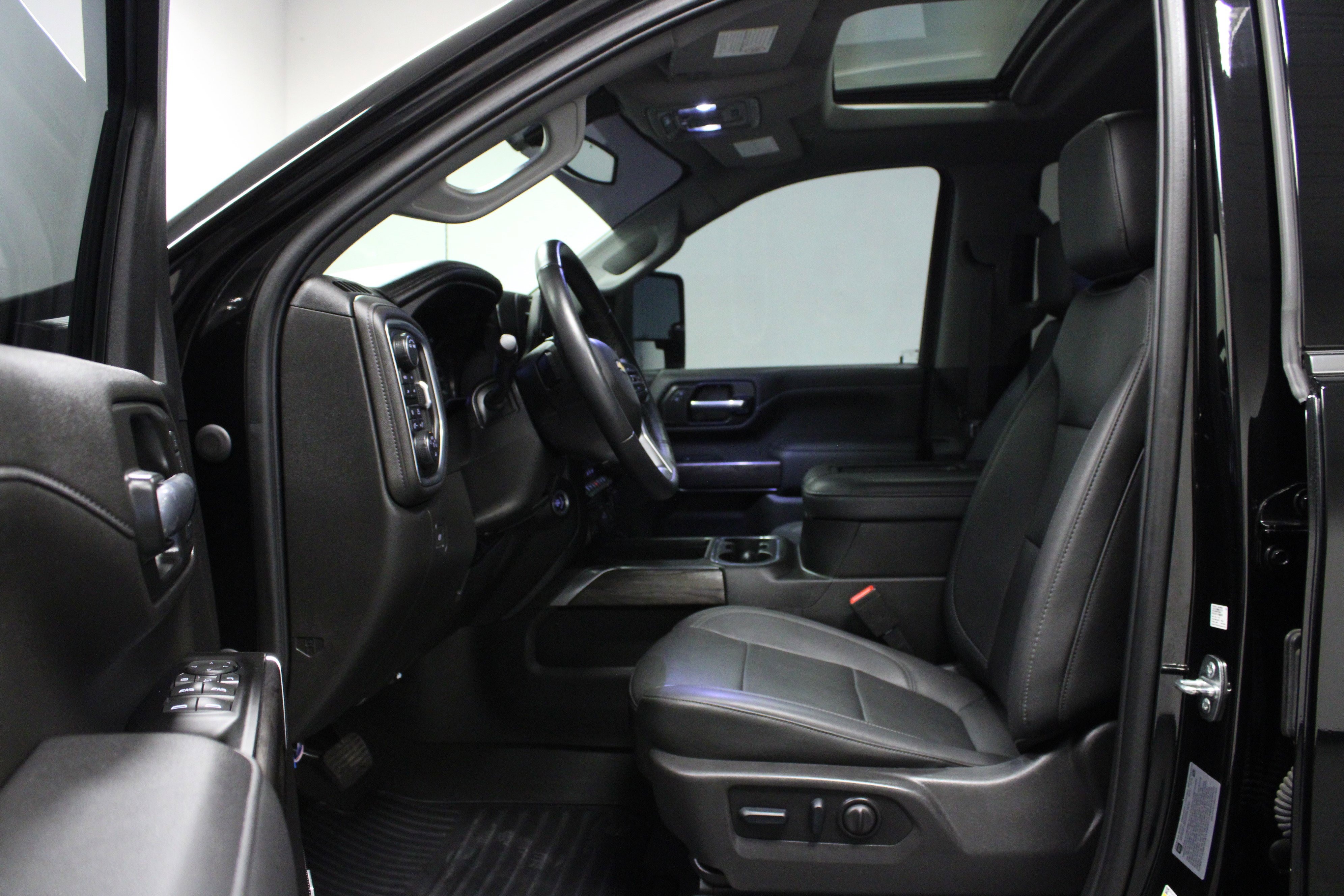 Used 2022 Chevrolet Silverado 2500 LTZ w/ LTZ Convenience Package image 12