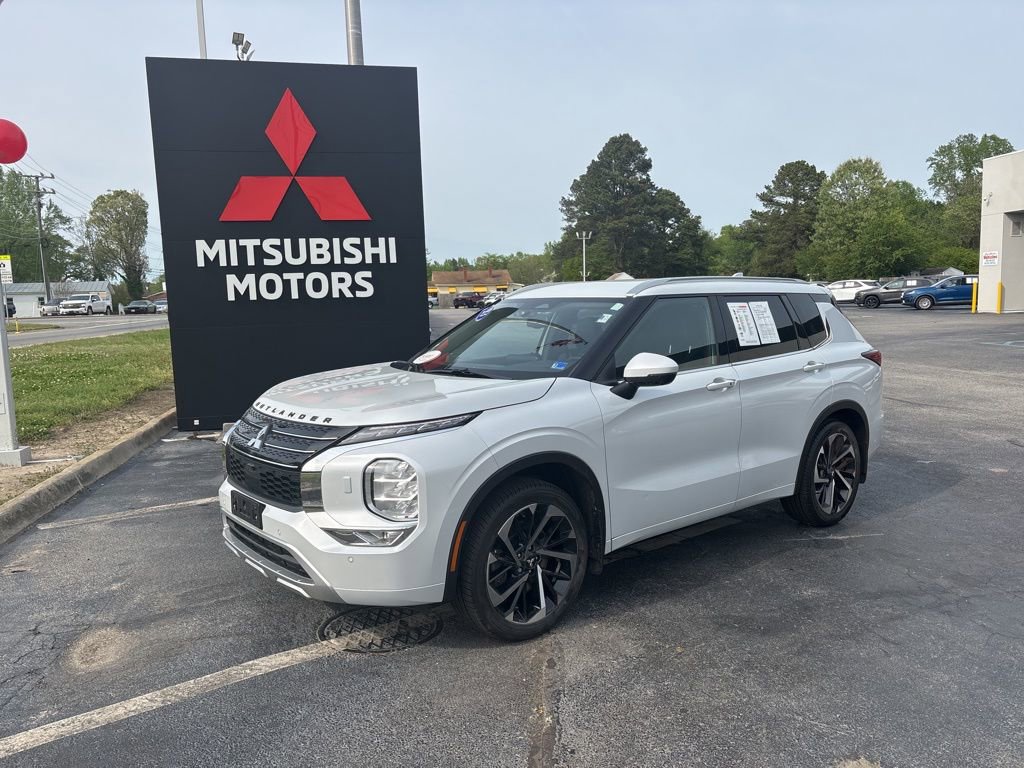 Used 2023 Mitsubishi Outlander SEL AWD/4WD image 2