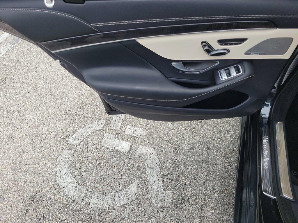Used 2018 Mercedes-Benz S 560 Sedan image 18