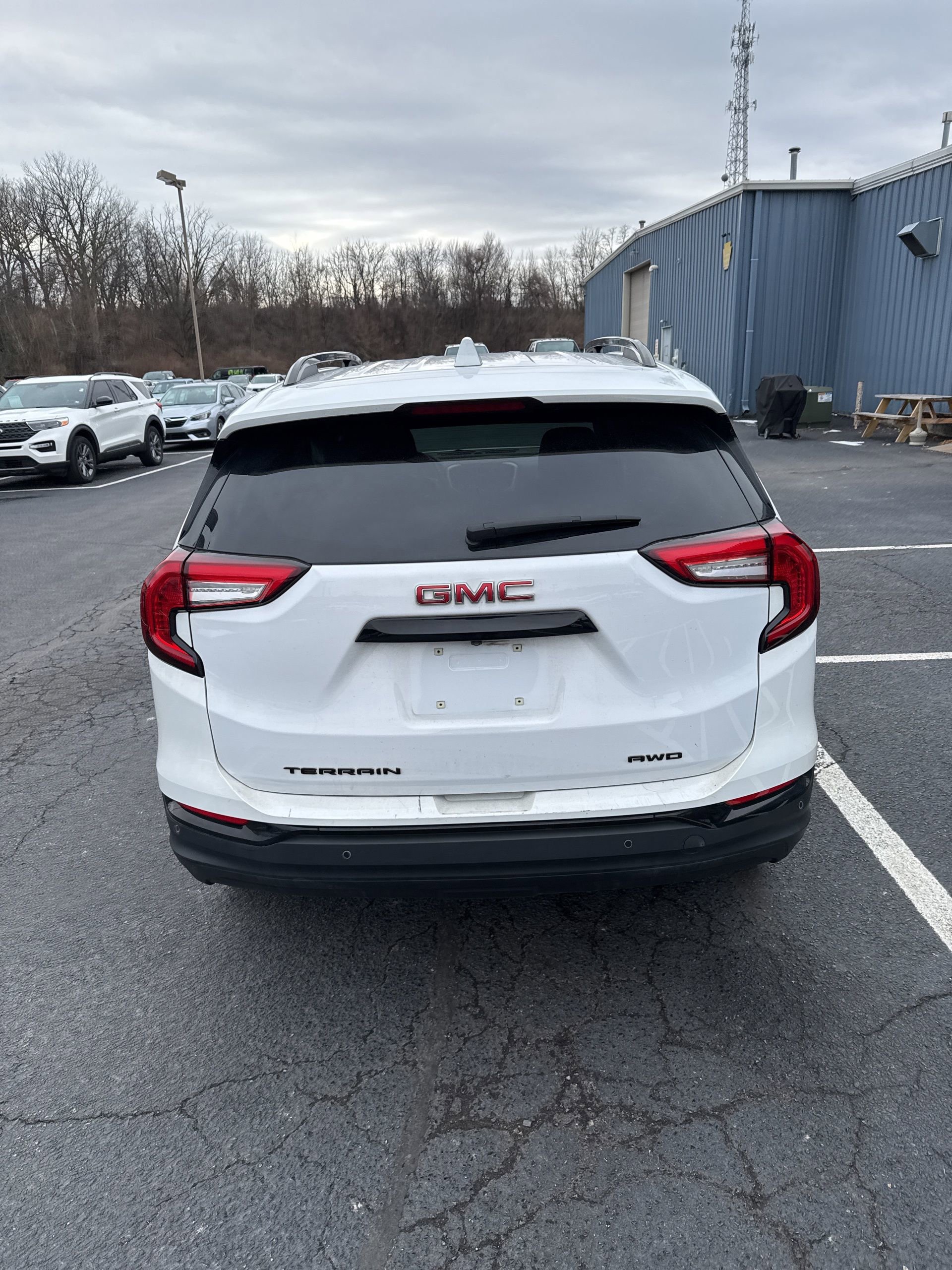 Used 2022 GMC Terrain SLE w/ Driver Convenience Package image 5