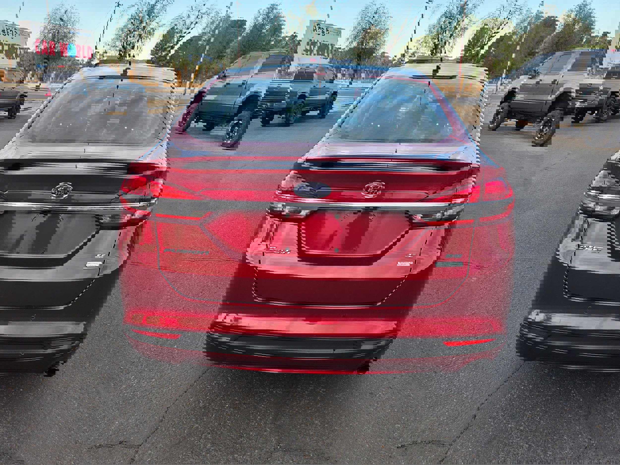 Used 2017 Ford Fusion SE w/ Equipment Group 201A image 4