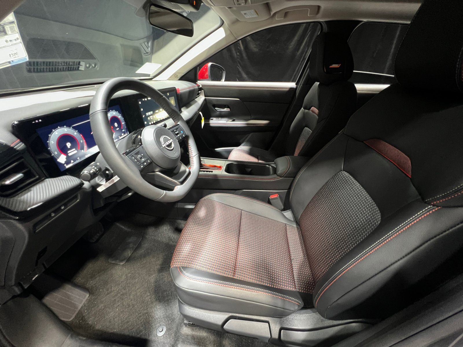 New 2026 Nissan Kicks SR w/ SR Premium Package AWD/4WD image 32