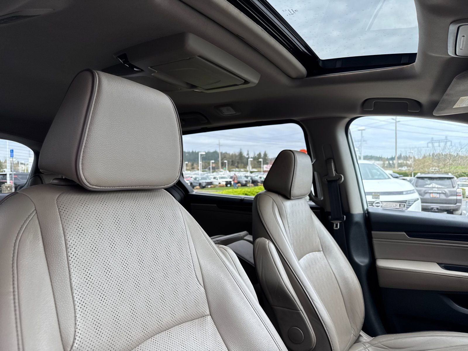 Used 2022 Honda Odyssey Elite image 18