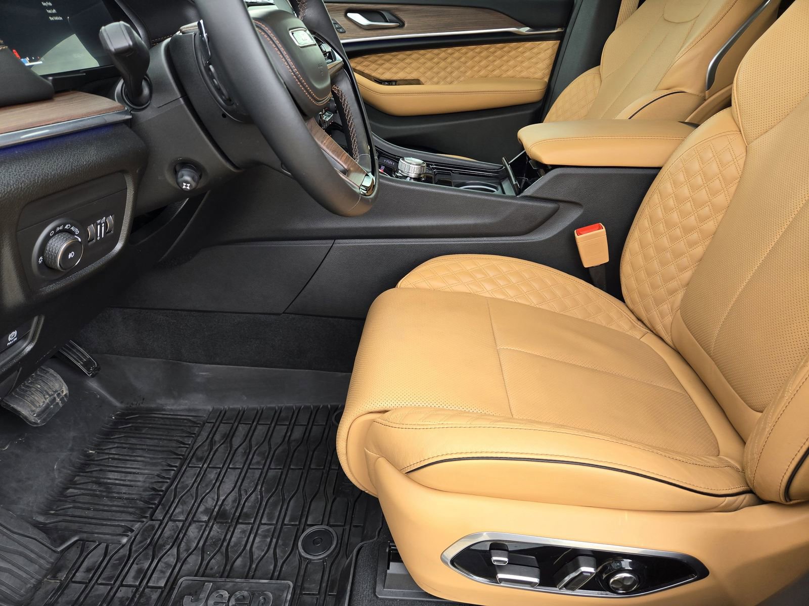 Used 2024 Jeep Grand Cherokee L Summit w/ High Altitude Package image 16