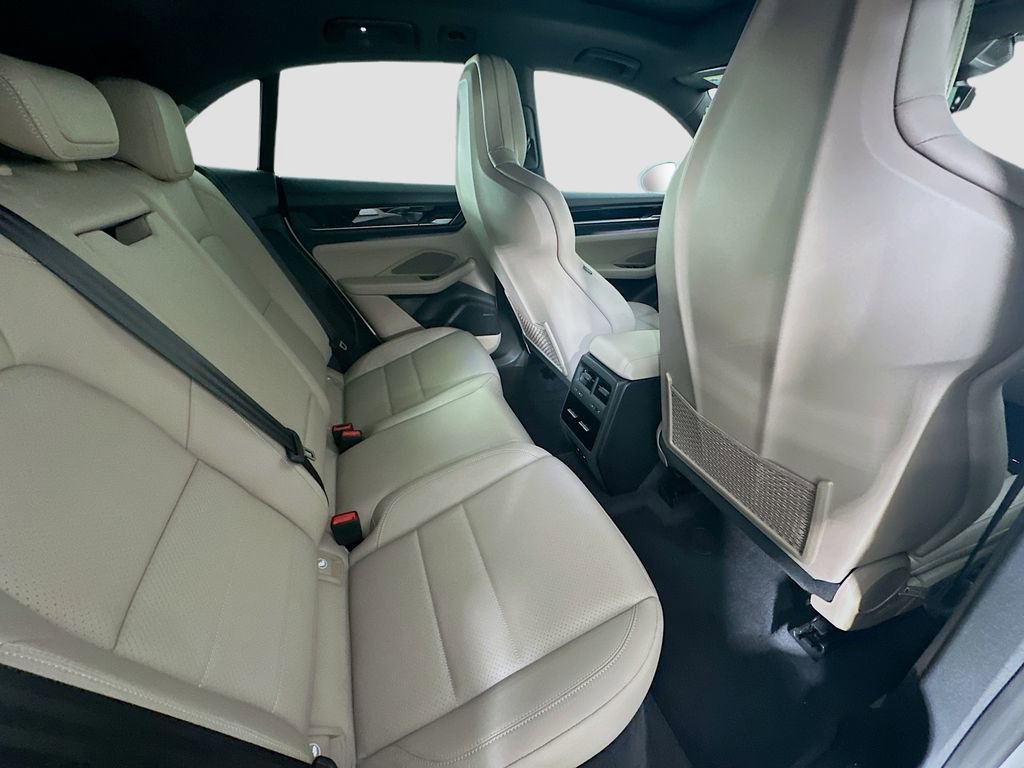Certified 2025 Porsche Macan Electric image 29