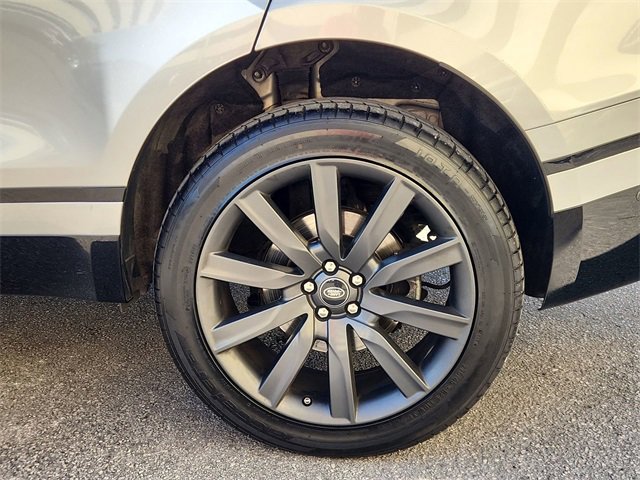 Used 2018 Land Rover Range Rover Velar R-Dynamic SE image 34