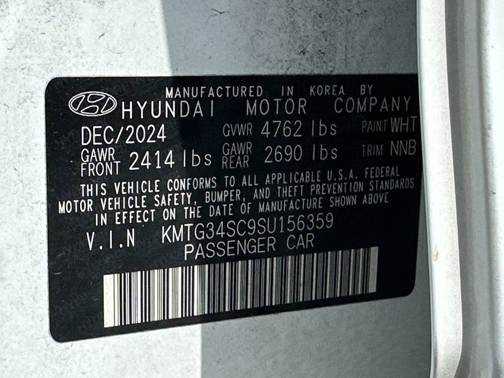 Used 2025 Genesis G70 2.5T image 32