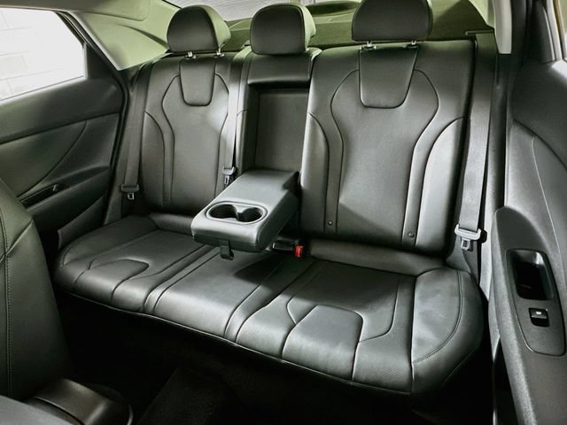 Used 2023 Hyundai Elantra Limited FWD image 11