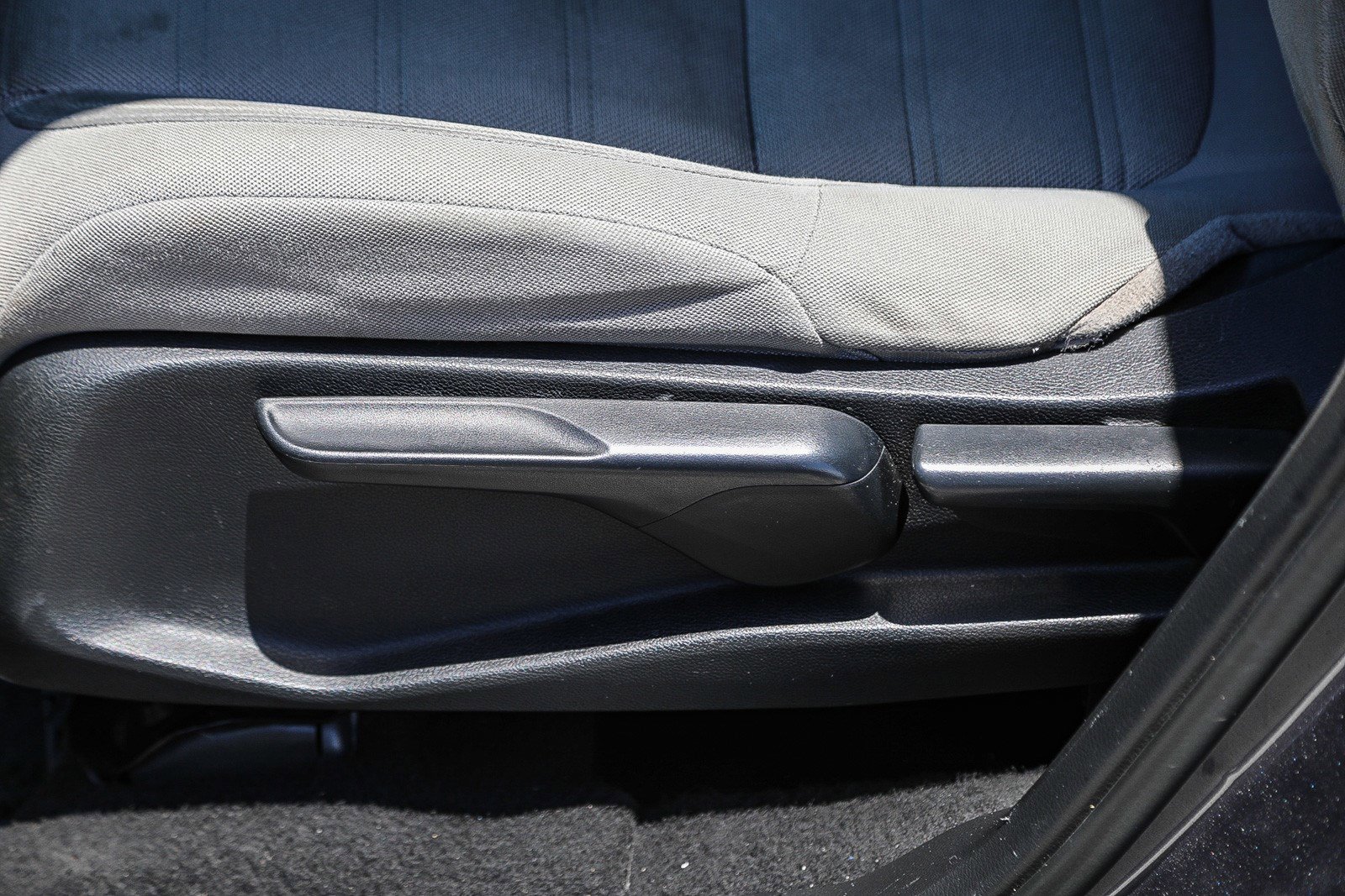 Used 2017 Honda CR-V LX image 19