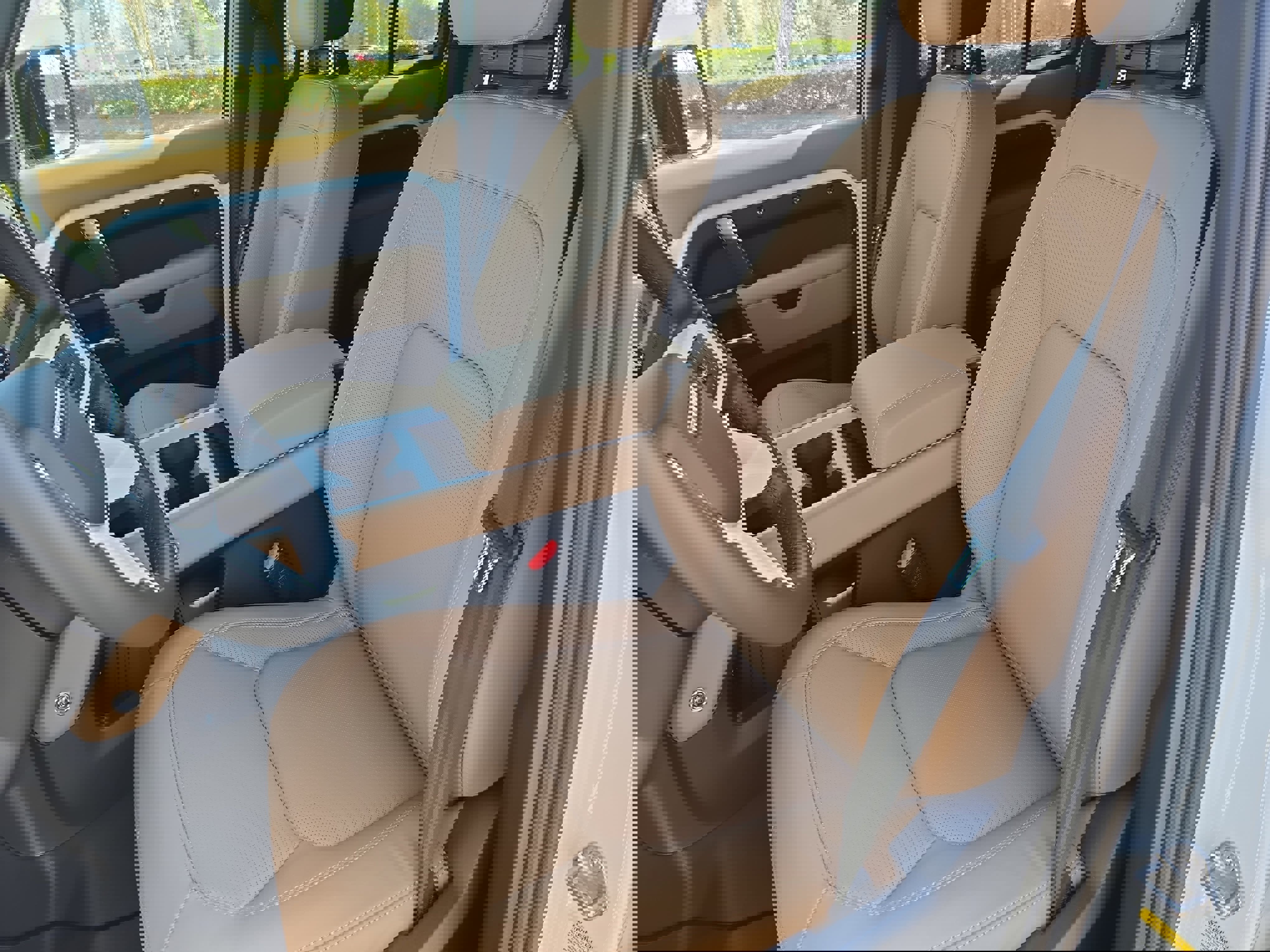 New 2026 Land Rover Defender 110 X-Dynamic SE image 14