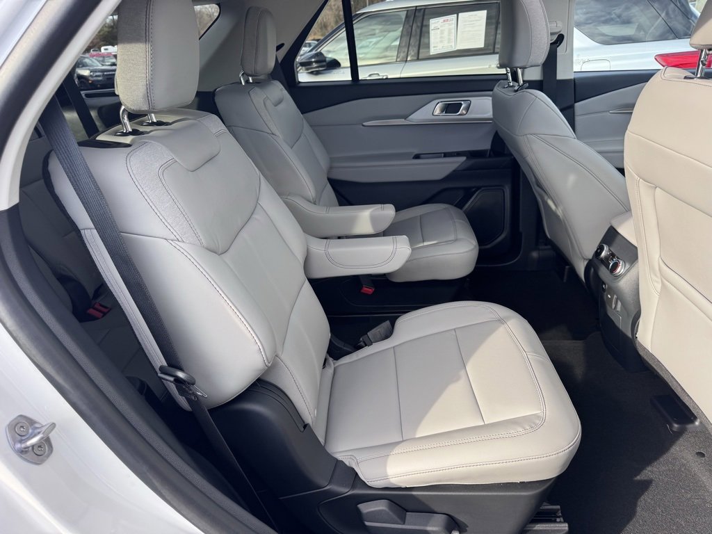 Used 2025 Ford Explorer Active w/ Active Comfort Package image 33
