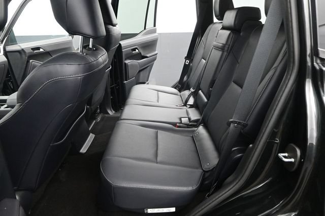 Used 2025 Lexus GX 550 w/ Accessory Package (2T) AWD/4WD image 13