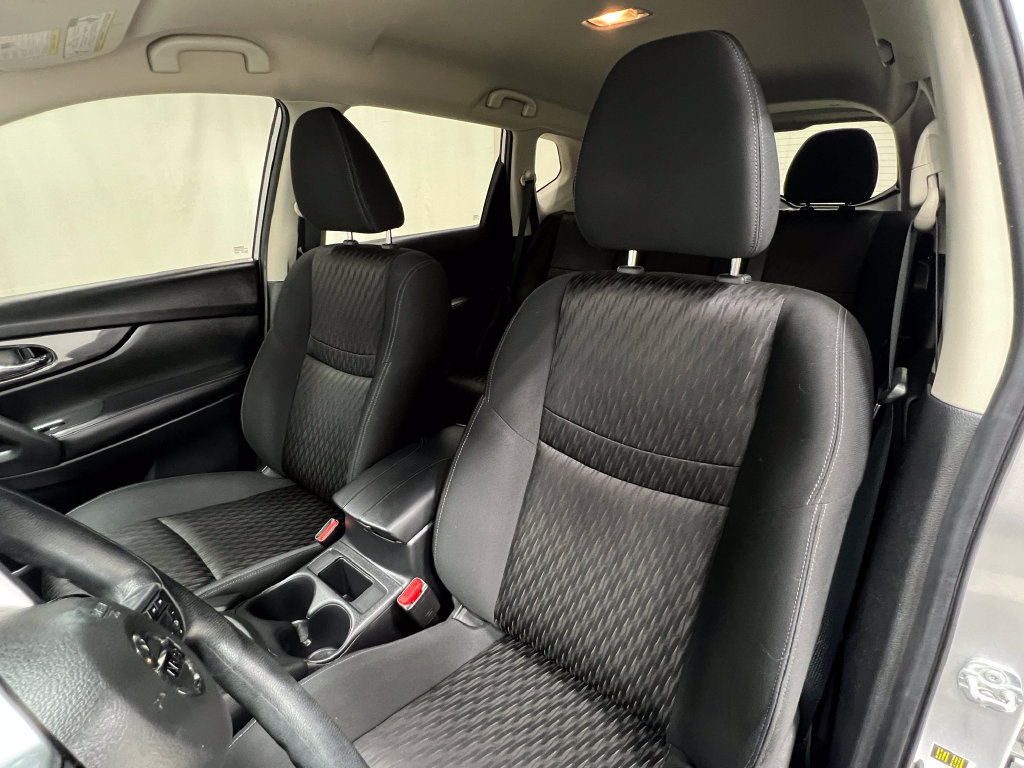 Used 2018 Nissan Rogue S AWD/4WD image 12