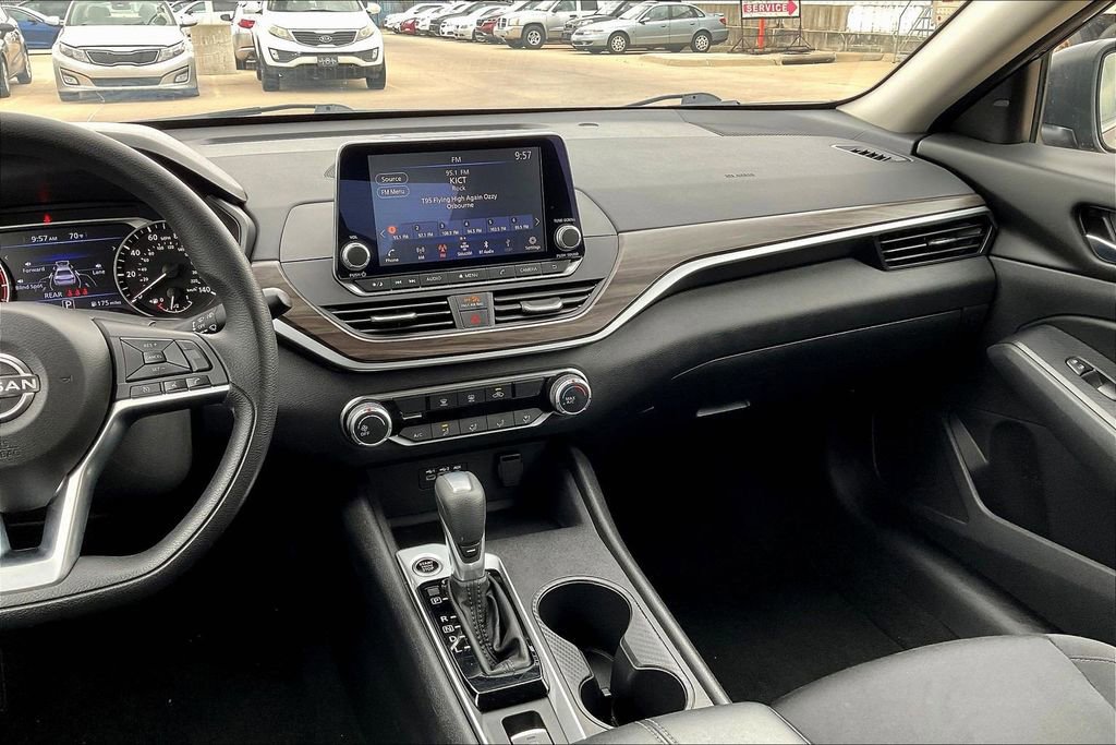 Used 2025 Nissan Altima 2.5 SV image 6