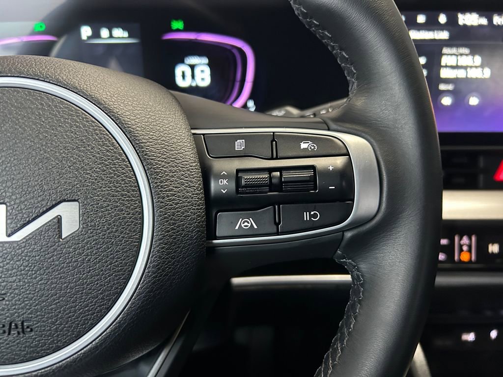 Used 2025 Kia Sportage EX image 18