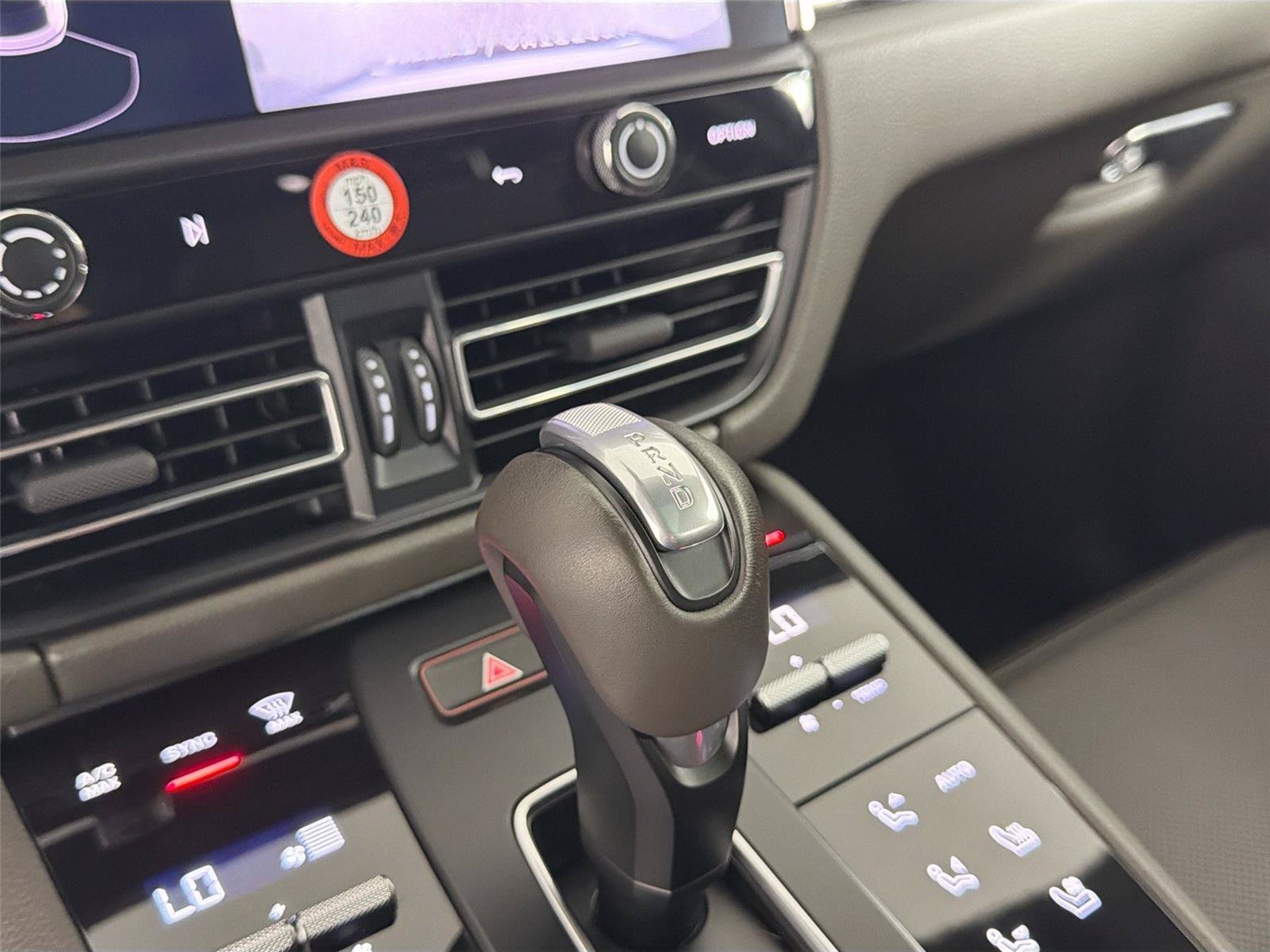Certified 2023 Porsche Macan S AWD/4WD image 34