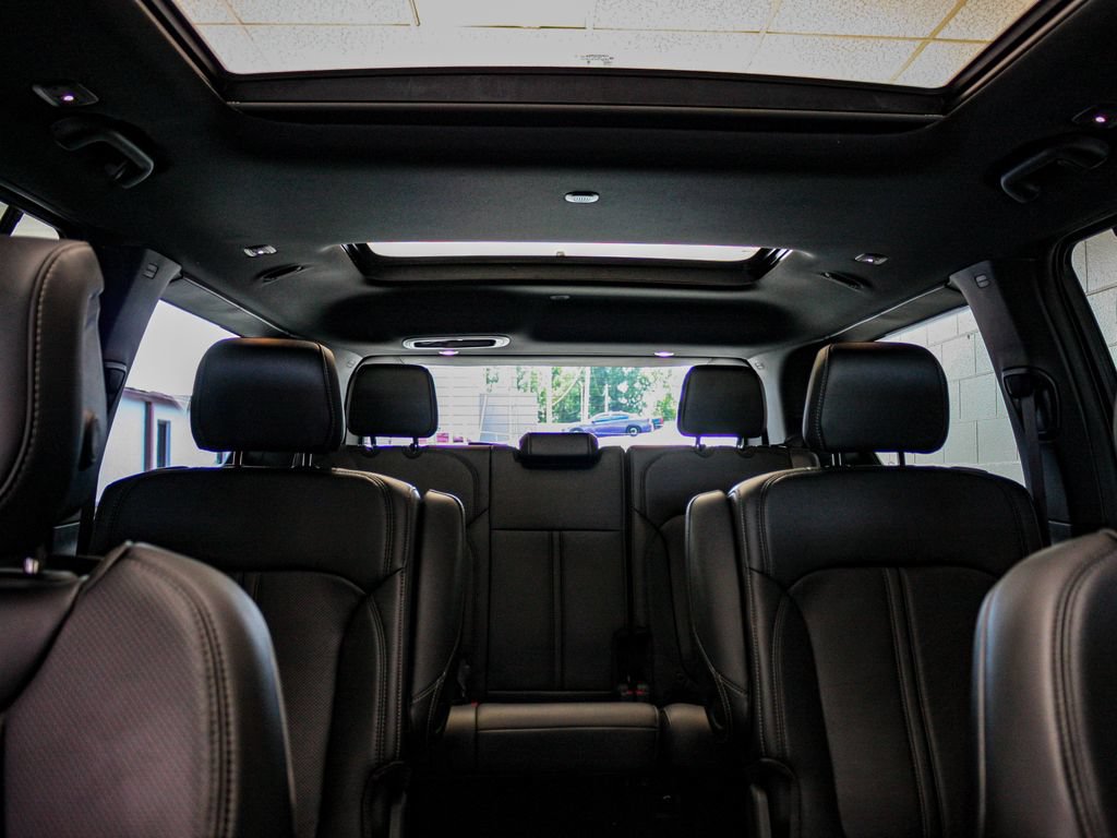 Certified 2025 Jeep Wagoneer Series II AWD/4WD image 9