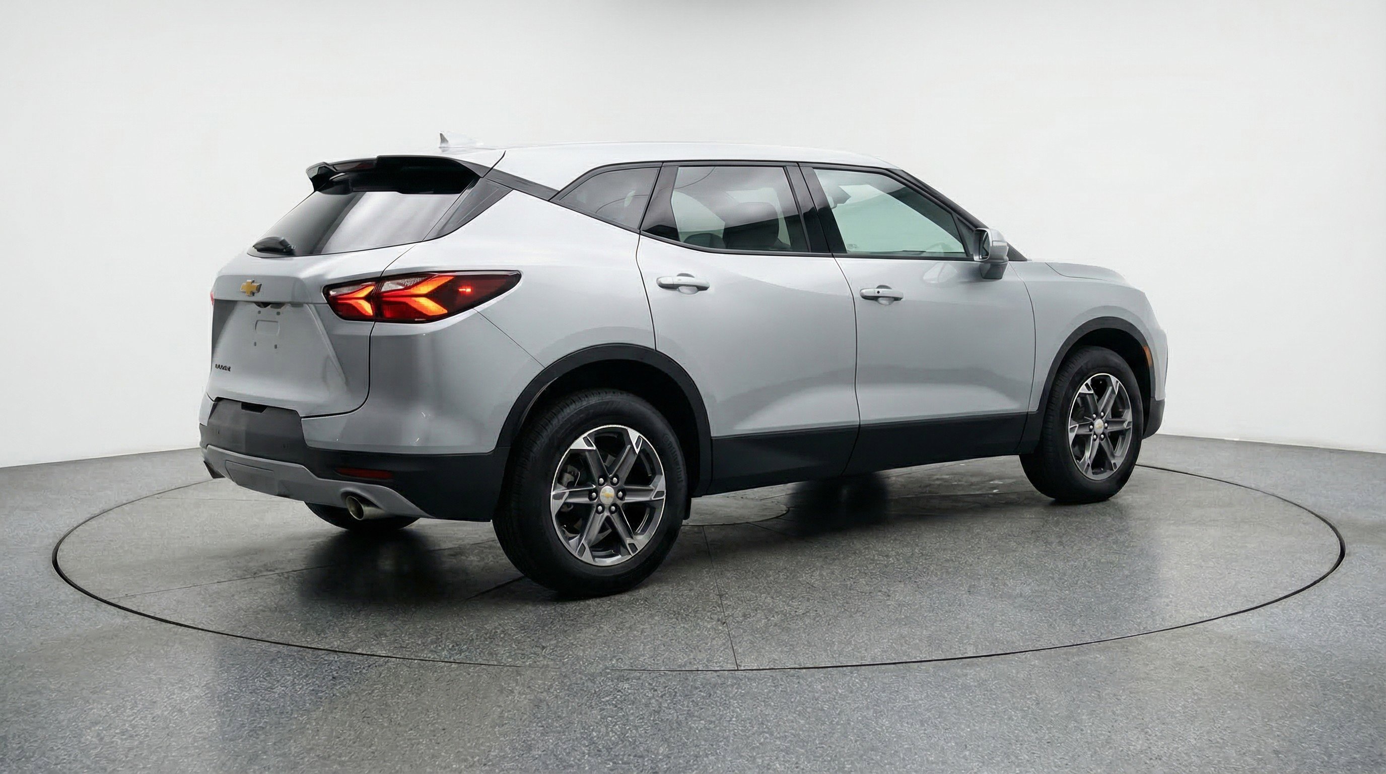 Used 2025 Chevrolet Blazer LT FWD image 9
