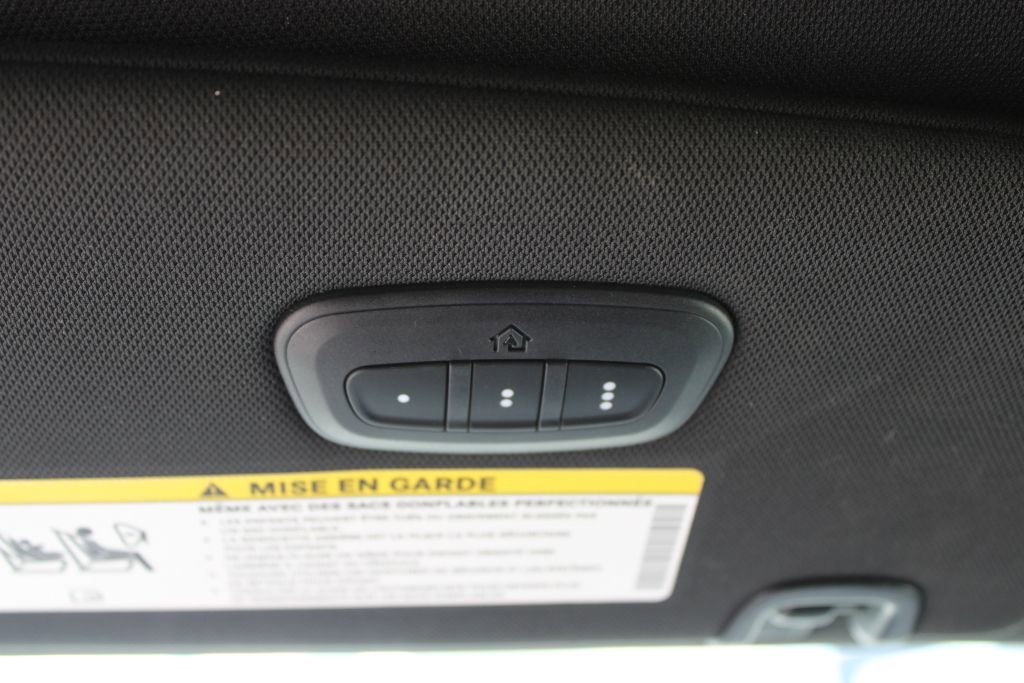 Used 2025 Chrysler Pacifica Select image 21