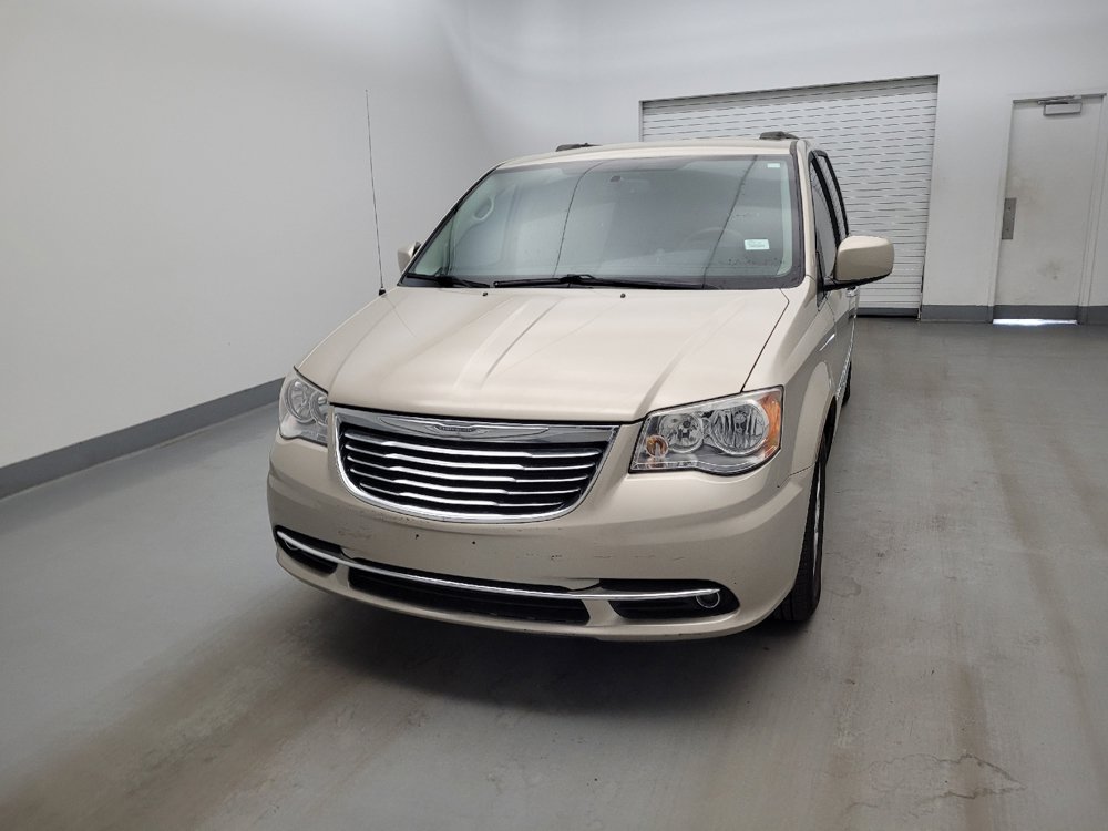 Used 2016 Chrysler Town & Country Touring w/ Driver Convenience Group FWD image 15