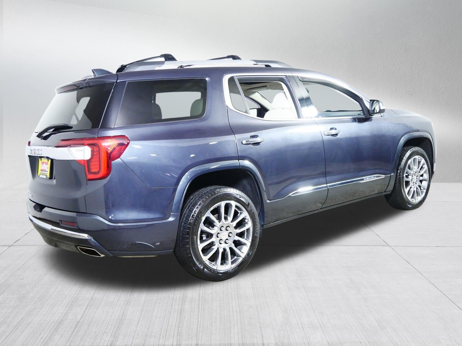 Used 2022 GMC Acadia Denali w/ Denali Ultimate Package FWD image 7