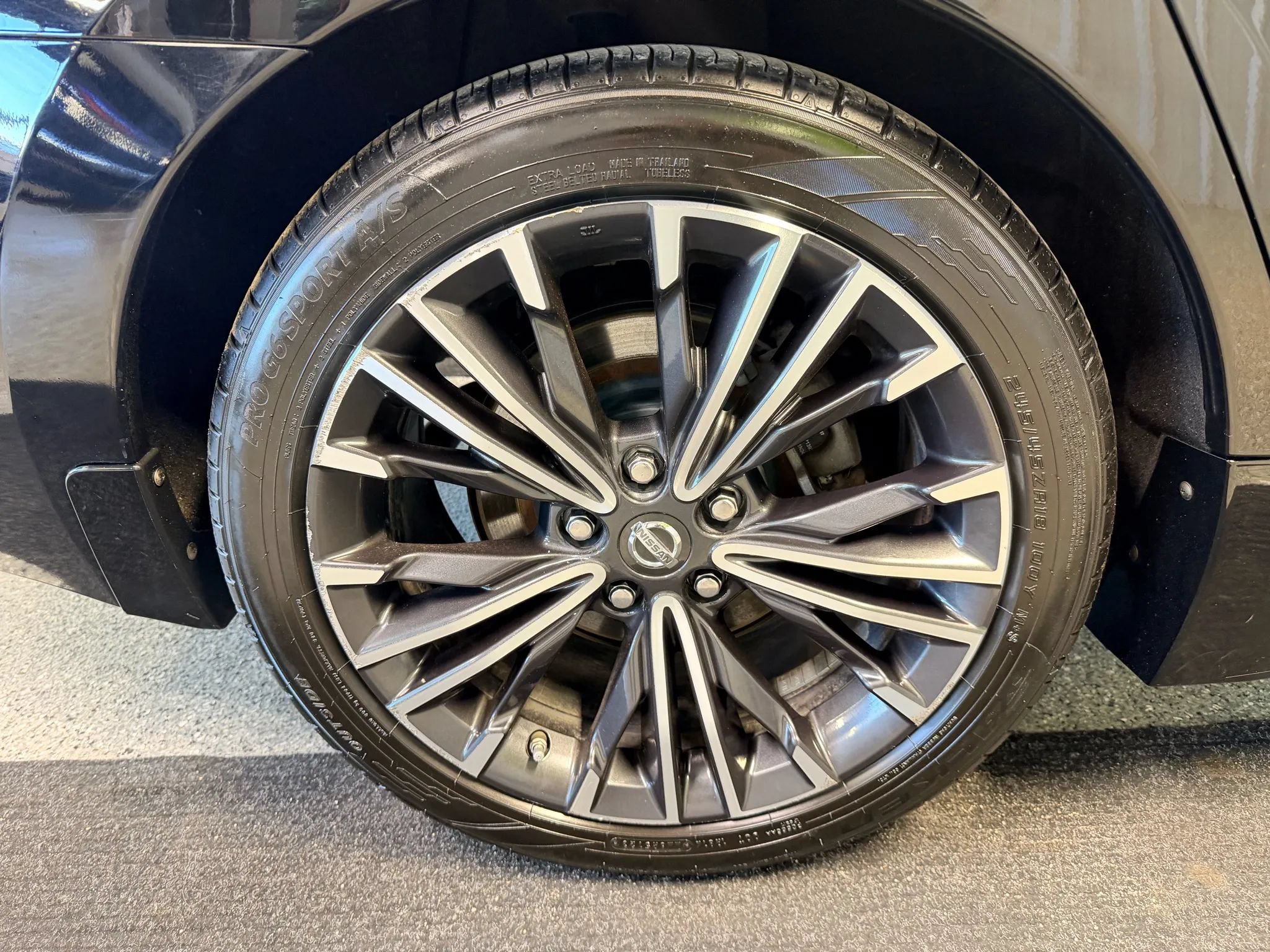 Used 2017 Nissan Maxima Platinum w/ Medallion Package FWD image 18