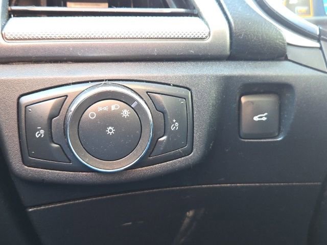 Used 2020 Ford Fusion SE image 26