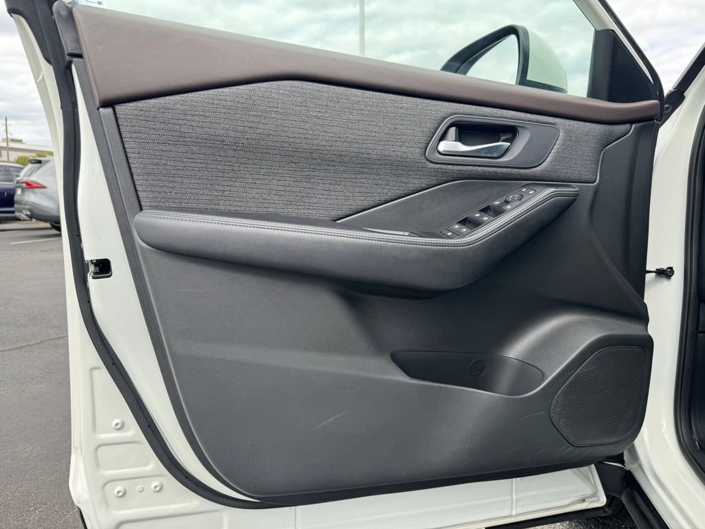 Used 2023 Nissan Rogue SV image 13