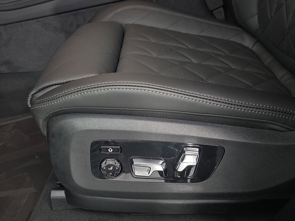 New 2026 BMW X7 xDrive40i w/ M Sport Package image 29