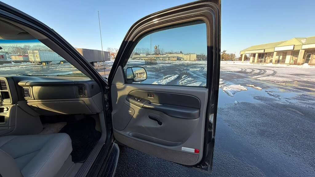 Used 2003 Chevrolet Tahoe LS image 26